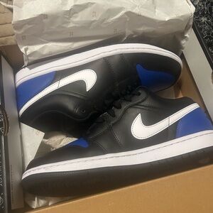 Nike Black and Blue Sneakers High-Top Design